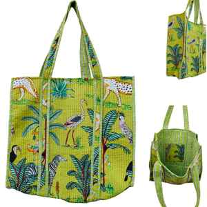 Sac fourre-tout design Eco Conscious en tissu de qualité supérieure avec des imprimés artistiques en blocs - Product Image 1