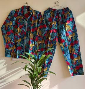 Beau pyjama en coton imprimé tigre bleu pour femmes Costume de nuit à col en V Style sexy respirant et doux - Product Image 1