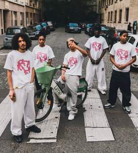 เสื้อยืดพิมพ์ลายกราฟิกขนาดใหญ่แนววินเทจผ้าถักคอตตอนผ้าอัดแน่นดีไซน์แบบสตรีทแวร์ผ้า100% น้ำหนัก250 GSM - Product Image 1