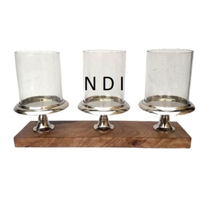 Bougeoir candélabre en métal finition antique Design moderne écologique de haute qualité pour les mariages directement en Inde pour Noël - Product Image 1