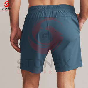 Pantalones cortos deportivos de malla transpirable para hombre, pantalones cortos para correr, abertura lateral, decoración Vintage, bolsillo trasero con cremallera, patrón sólido, pantalones cortos de Fitness - Product Image 3