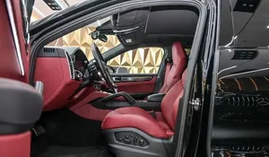 Porsche Cayenne GTS Coupé 2023 USADO, Volante a la Izquierda/Derecha - Product Image 3