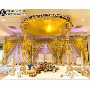 Mandap de Madera para Bodas Hindúes Indias, Mandap Tradicional de Madera Tallada para Bodas, Mandap de Madera para Bodas Gujarati, Instalación en Suiza - Product Image 1