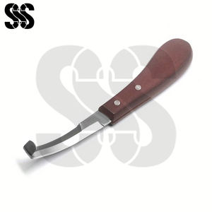 Cuchillo para Cascos de Alta Calidad 2026, Herramienta de Acero Inoxidable con Hoja Curva para Recortar y Limpiar Cascos, Mango de Madera Personalizado para Herradores - Product Image 2