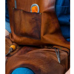 Delantales de cuero a prueba de aceite de la mejor calidad y precios baratos/delantales de cocina transpirables de servicio OEM hechos con cuero genuino - Product Image 4