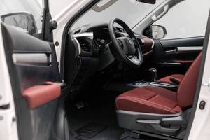 ¡Bajo Costo! HILUX 2025 DOBLE CABINA 2.7L 4 Cilindros 4x4 Automático Asientos de Tela SUV / Camioneta Volante a la Izquierda - Product Image 3