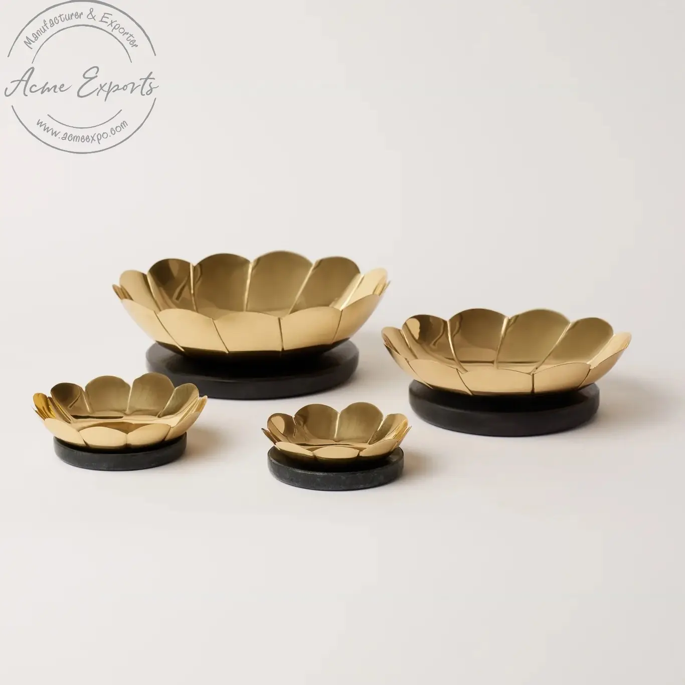 Modern Kerajinan Tangan Mewah Set 4 Sutra Besar Selesai Lotus Dekoratif Kuningan Mangkuk dengan Marmer Hitam Digunakan untuk Pusat Meja Deco