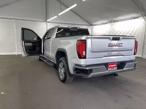 GMC Sierra 1500 2024 Usada, Volante a la Izquierda, Asientos de Cuero, Cámara Trasera, Emisión Euro IV, Faros de Xenón, Pantalla Táctil, ABS - Product Image 3