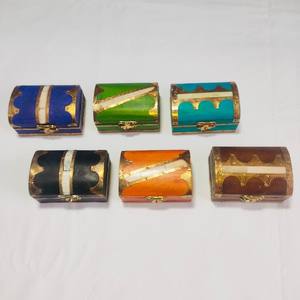 Boîte à trésors en bois de forme classique de conception antique - Product Image 5