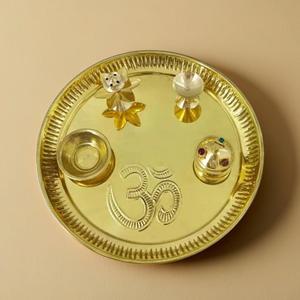 Premium Brass Pooja Thali Set para bodas y Diwali Handcrafted Indian Puja Tray - Product Image 3