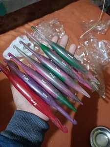 Crochets en résine époxy faits à la main Mélange de bois Aiguille à crochet ergonomique de 3mm à 12mm de tailles différentes Aiguille à tricoter à manche souple - Product Image 4