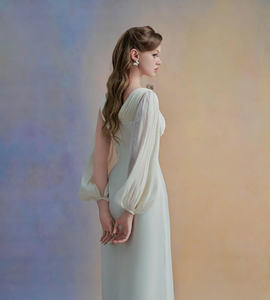 Vestido Midi Moderno de Estilo Renacentista, Color Blanco, Corte en A, Mangas Abullonadas con Detalles Metálicos Delicados, Hecho en Vietnam - Product Image 2