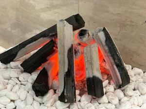 Aserrín hexagonal de madera dura con Círculo de carbono plateado negro hecho a máquina carbón 91.3% carbono 5-6 horas de tiempo de combustión para exteriores - Product Image 6