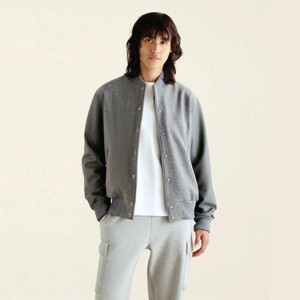 Blouson de baseball gris confortable à manches en cuir de laine avec logo brodé en chenille personnalisé OEM Blouson universitaire Letterman pour moi - Product Image 1