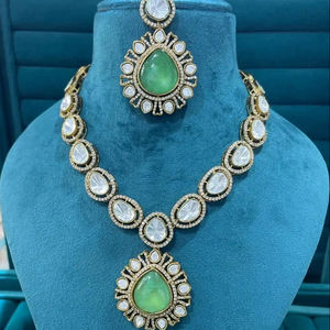 Fabricante de piedra Monalisa de alta calidad de AD, conjunto de colgantes de collar de latón, tendencia para ropa de fiesta de boda para mujer - Product Image 1