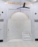 Haute sur demande couleur blanche prix bas marbre Mehrab pour la maison temple pour le salon fabricant indien intérieur marbre Temple