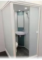 Toilettes portables préfabriquées en acier avec design de salle de bain moderne, couleur blanc-gris, dimensions 1,1x1,1x2,3m, garantie 5 ans pour les sites sportifs