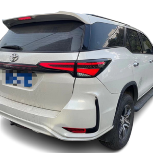 相当二手汽车黑色丰田FORTUNER SUV新款丰田Fortuner 2022汽车在阿联酋销售