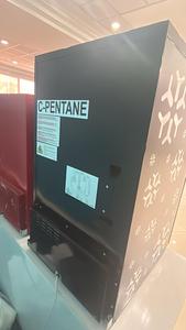 Refrigerador de exhibición de bebidas vertical comercial de 110 L, puerta de vidrio individual, encimera, temperatura única, certificado CE, automático - Product Image 4
