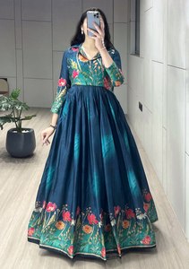 Les plus magnifiques robes de manipuri indiennes avec imprimé floral partout - Product Image 6
