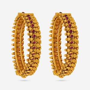 Boucles d'oreilles créoles vintage pour les occasions de mariage - Product Image 1