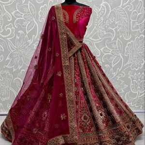 ชุดเจ้าสาวออกแบบโดย lehenga choli กับงานแผ่นปะที่หนักหน่วง - Product Image 1