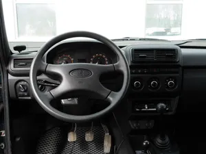 Niva Legend 2024 (VAZ) - Faible kilométrage, moteur silencieux, transmission automatique, toit ouvrant panoramique, phares LED - Product Image 2
