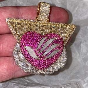 จี้แฮนด์3D แบบทูโทนสีเย็นคลาสสิก VVS Moissanite เพชรประดับด้วยจี้แฟชั่นทางศาสนาของ Sikh ที่มีเสน่ห์ - Product Image 1