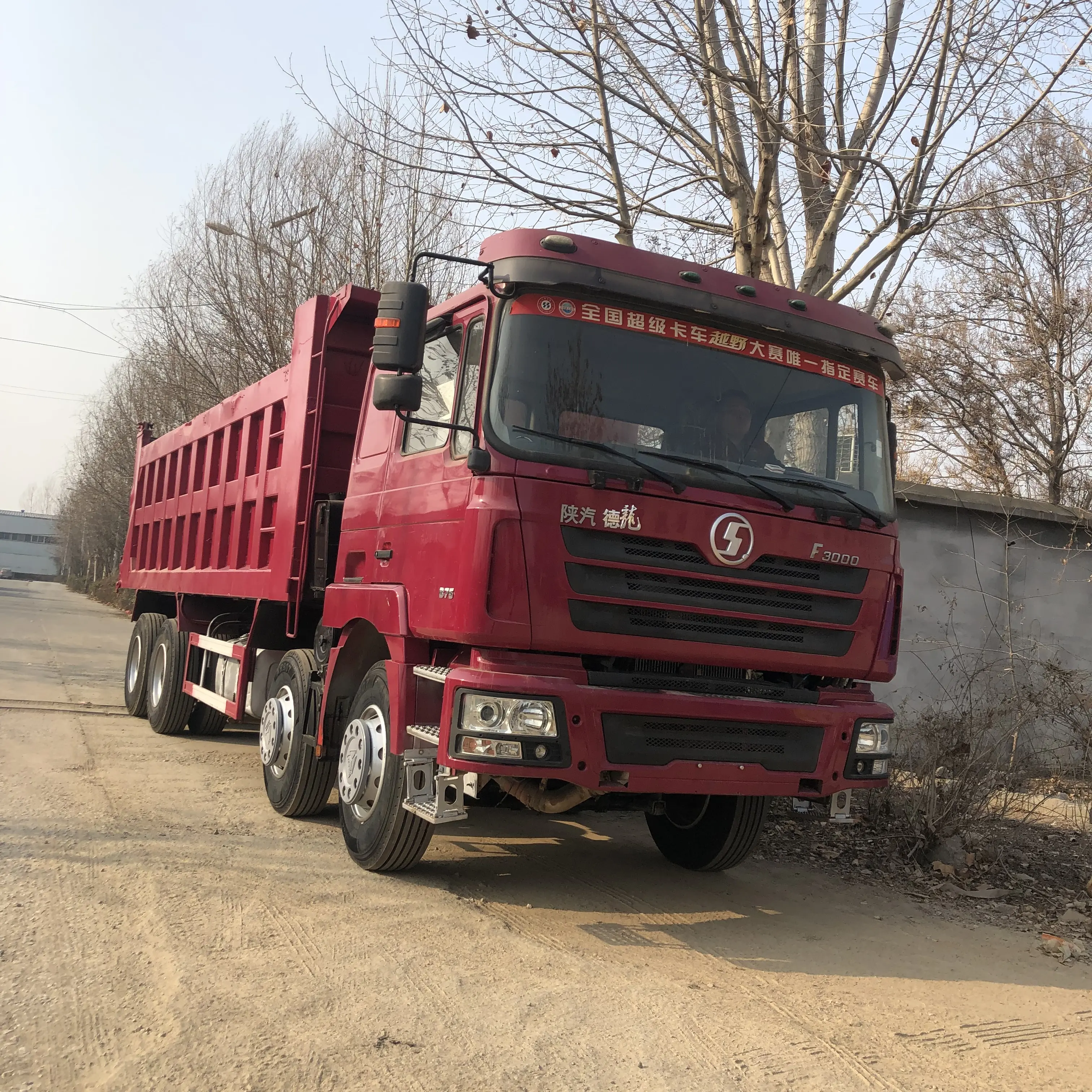 Truk Shacman bekas F3000 8X4 Dump Truck 12 Wheeelers 380hp 2021 tahun Weichai Cummin truk Tipper