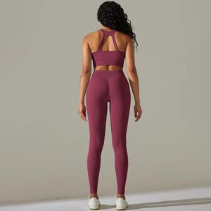 Nouveau modèle Pantalon de yoga noir taille haute pour femmes Ensemble de vêtements de sport multicolores Motif solide de grande taille pour l'exportation - Product Image 3