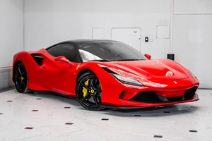 Ferrari F8 Tributo 2020 légèrement utilisée, en excellent état - Product Image 2