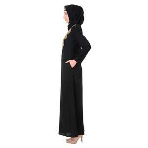 Abaya droite modeste en satin AY-807 avec col brodé main or et cuivre, taille naturelle en satin - Product Image 4