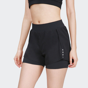 กางเกงขาสั้นสะท้อนแสง 2 in 1 แบบแห้งเร็วสำหรับวิ่ง กางเกงออกกำลังกายสองชั้นสำหรับผู้หญิง - Product Image 1