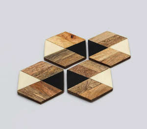 ที่รองแก้วไม้วอลนัททรงหกเหลี่ยมแบบฝังเรซิน4ชิ้นสไตล์คลาสสิก - Product Image 2