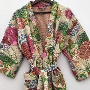 Hermoso Kimono Kantha Vintage con Estampado Floral Bohemio para Verano, Kimono Kantha Unisex con Estampado de Mono para Invierno - Product Image 2