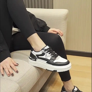 Baskets noires épaisses à bout rond, à lacets, sportives, avec empeigne en maille, semelle extérieure en caoutchouc, toutes saisons, chaussures tendance en PU - Product Image 2