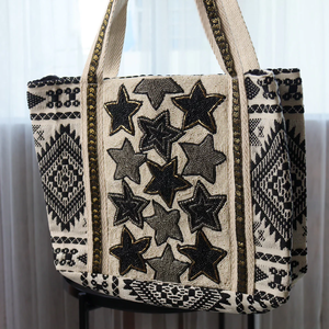 Belle fleur design toile sacs de plage cadeau sac fourre-tout pour femme par glowin fashion - Product Image 4