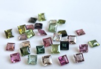Tourmaline naturelle multicolore taille carrée de 2 mm à 4 mm, facettée, qualité supérieure - Tourmaline multicolore taille carrée en vrac