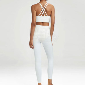 ชุดโยคะผู้หญิงสวมใส่สบาย ผลิตจากผ้าระบายอากาศได้ดี ยืดหยุ่นกระชับ เหมาะสำหรับการฝึกโยคะทุกวัน - Product Image 5