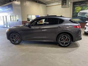 Esplorare la nostra alta qualità 2022 Alfas Romeos Stelvios Ti AWD usato - Product Image 4