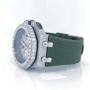 Reloj de Diamantes Moissanite VVS de Goma Verde de Moda Masculina de la Mejor Calidad para Uso en Exteriores, Viajes y Estilo de Vida Urbano Disponible en Oferta - Product Image 3