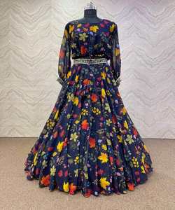 Vente en gros de vêtements de créateur en coton et soie Lehenga Choli avec broderie séquentielle Dupatta Vêtements de fête ethniques Vêtement Surat - Product Image 1