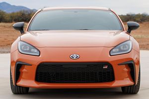 Toyota GR86 Edición Especial 10.º Aniversario 2023 Usado en Excelentes Condiciones - Product Image 5