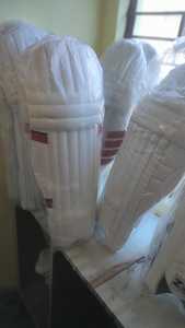 แผ่นรองตีคริกเก็ตทำจากโฟม PU ที่มีน้ำหนักเบาแผ่นรองสำหรับเล่นคริกเก็ตที่มีน้ำหนักเบาใส่สบาย - Product Image 5