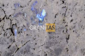 Plans de travail personnalisés pour cuisines et salles de bain, comptoirs en quartz, granit Carrara Calacata poli, découpés sur mesure pour projets hôteliers - Product Image 1