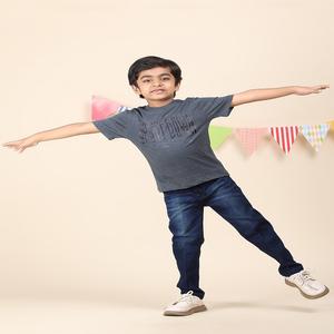 T-shirt à col rond 100% coton pour garçon de Boutique Clothing Vêtements décontractés dans différentes méthodes d'impression Vente en gros - Product Image 1