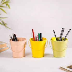 Seau en métal d'aspect royal avec poignée multicolore pour également faire un porte-stylo à la main jardinières de fleurs de jardin - Product Image 1