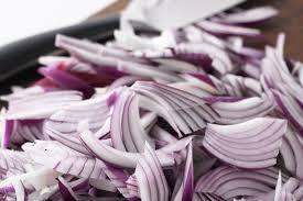 Oignon rouge frais 45+mm, qualité naturelle, non-OGM, non-pelé, pour l'importation à l'étranger et la fourniture OEM en sacs en filet de 5kg/10kg/25kg - Product Image 2