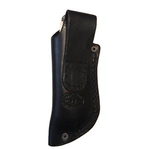 Ceci est un étui à couteau en cuir brun fait à la main avec des motifs décoratifs et une fermeture à pression en laiton, étui en cuir noir. - Product Image 1