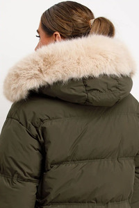 Logo personnalisé kaki veste en peluche OEM pour femmes fausse fourrure capuche fermeture éclair à cordon ourlet et matelassé femmes bulle hiver doudoune - Product Image 4